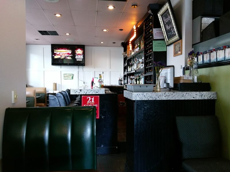 Shelly's Breakfast & Lunch interior