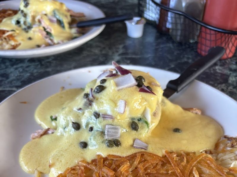 Shelly's Breakfast & Lunch food
